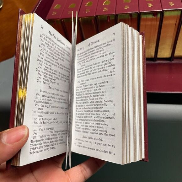 The Shakespeare Library in Ten Volumes by William Shakespeare - Picture 6 of 8